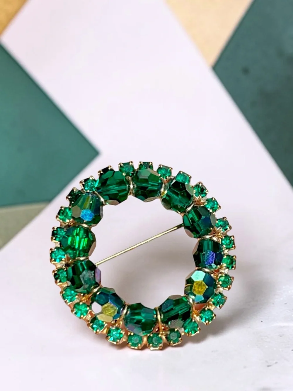 🌺Vintage Gold & Green Rhinestone Brooch